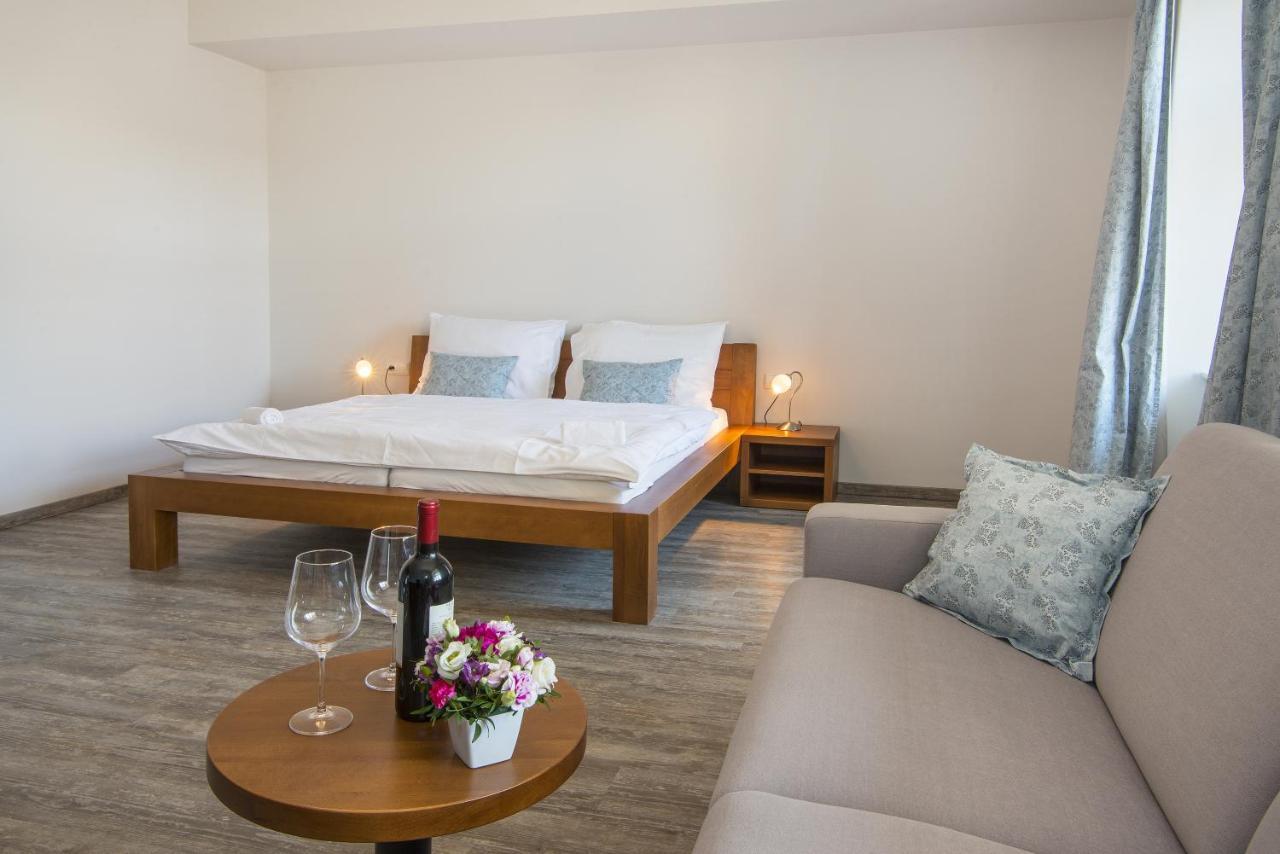 Hotel Anno Nove Mesto nad Metuji Ngoại thất bức ảnh